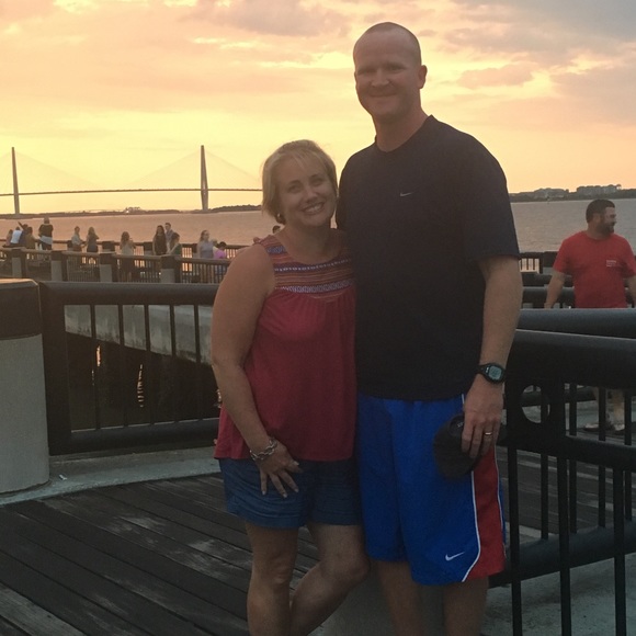 Hello friends! Love to all of the POSHERS! ππβ€οΈ - Picture 2 of 2