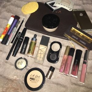 19 piece makeup bundle 💕