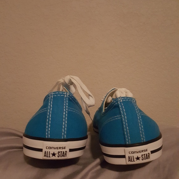 Converse - Picture 2 of 3