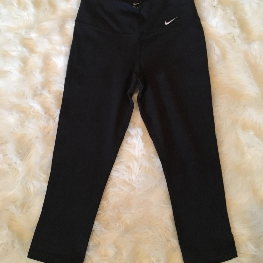 Nike crop dri-fit leggings