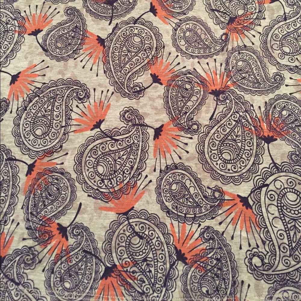 Lularoe Classic Tee Paisley small