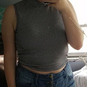 No Boundaries Sleeveless Croptop