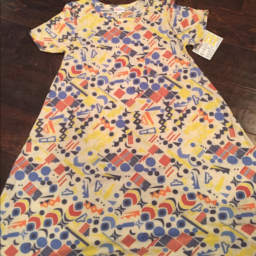 XXS LuLaRoe Carly!!! Trendy fun print!