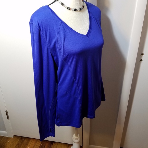Old Navy Active Wear Long Sleeve Shirt in Blue - Picture 2 of 7