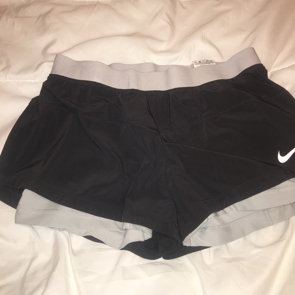 NIKE RUNNING SHORTS DRI FIT 🏋🏽‍♀️ - Picture 2 of 7