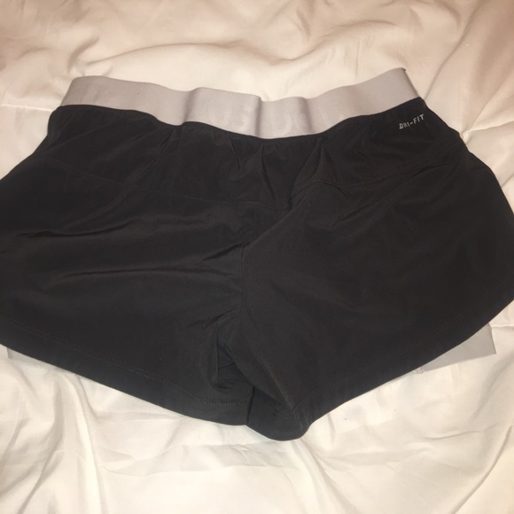 NIKE RUNNING SHORTS DRI FIT 🏋🏽‍♀️ - Picture 6 of 7
