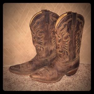 Shyanne leather cowboy boots size 8B