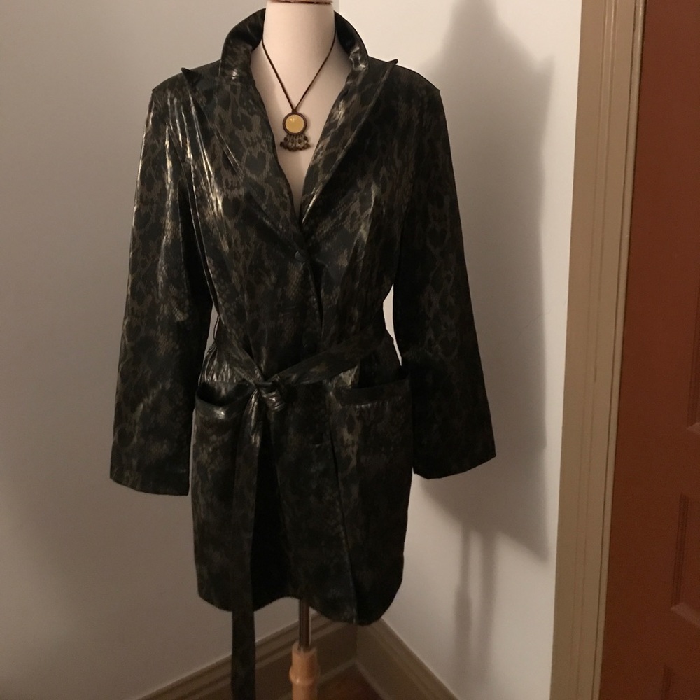 Fabulous rain trench coat by FU DA