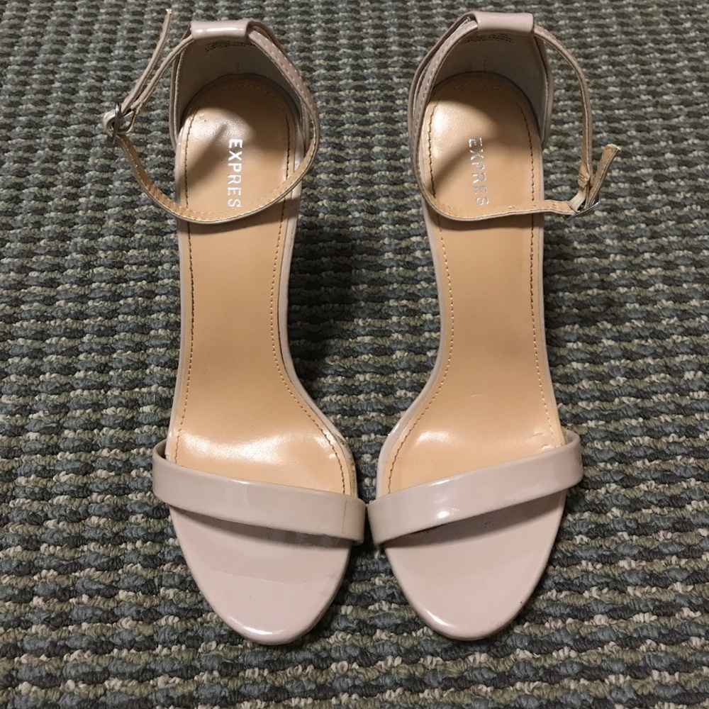 🚫SOLD🚫 Nude Heels - Picture 1 of 4