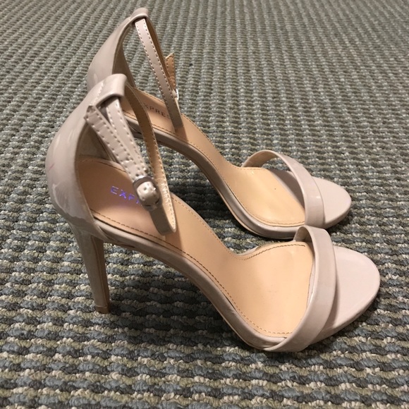 🚫SOLD🚫 Nude Heels - Picture 2 of 4