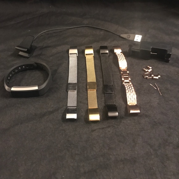 💥Fitbit Alta w/Accessories💥 - Picture 2 of 3
