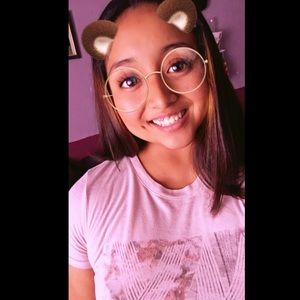 Meet your Posher, Camila