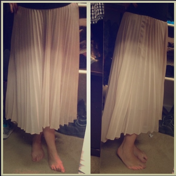 Pleated Cream Skirt - Picture 1 of 2