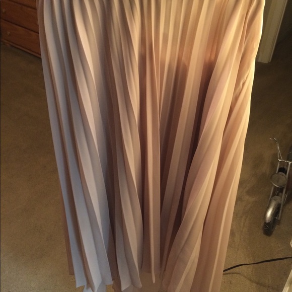 Pleated Cream Skirt - Picture 2 of 2