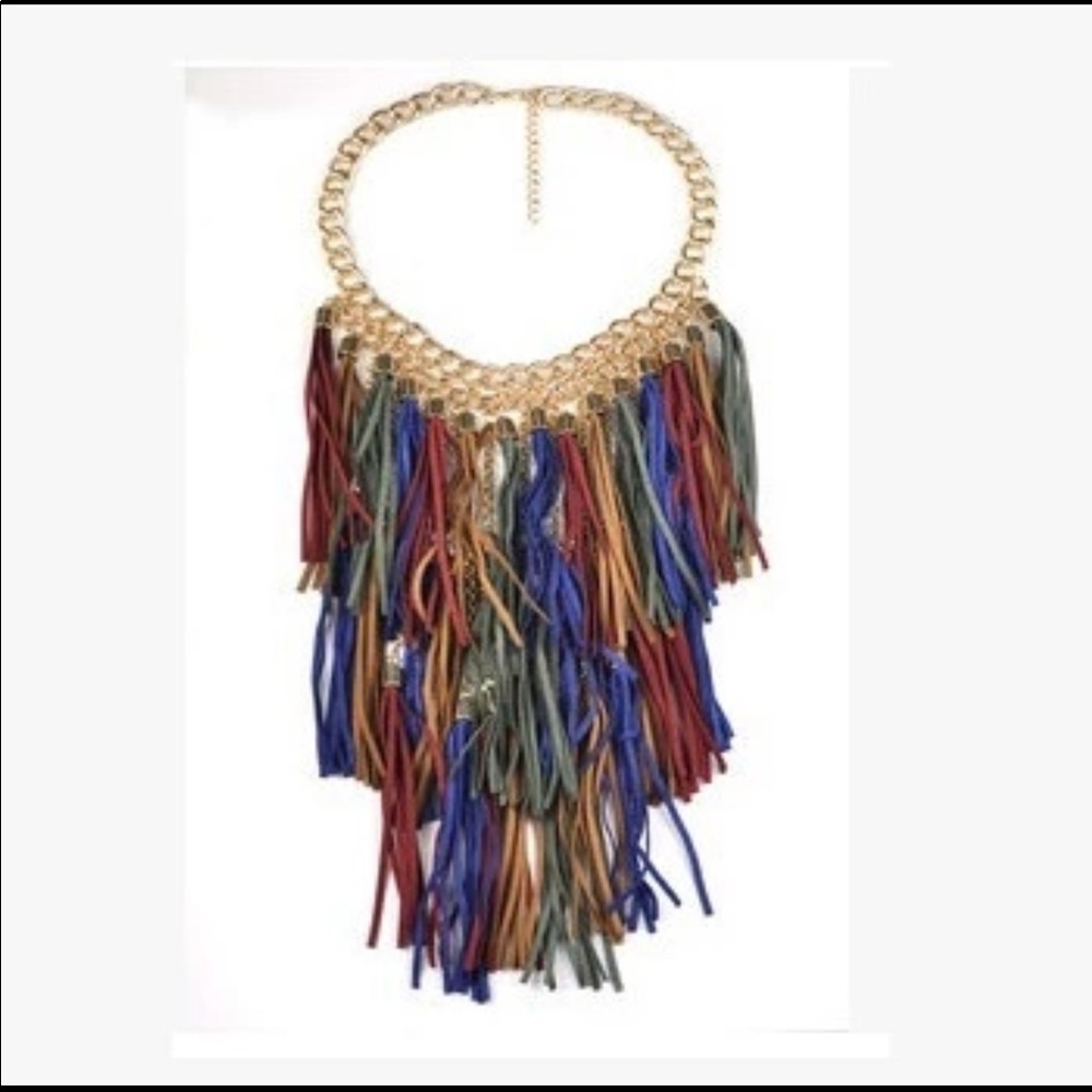 Multi layer vintage necklace. New
