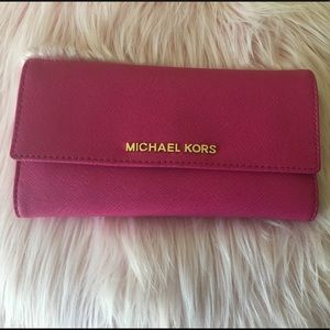 Brand New Authentic Michael Kors Wallet.