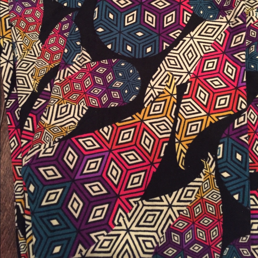 Lularoe kaleidoscope OS leggings!