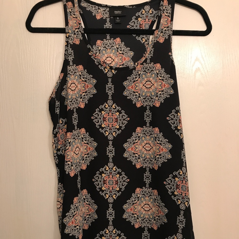 Flowy chiffon tank top. Racer back style