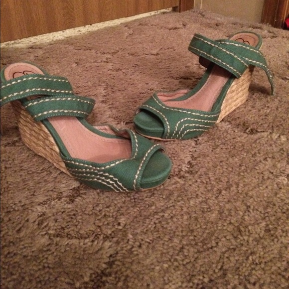 Green wedges with wrap strap - Picture 1 of 1
