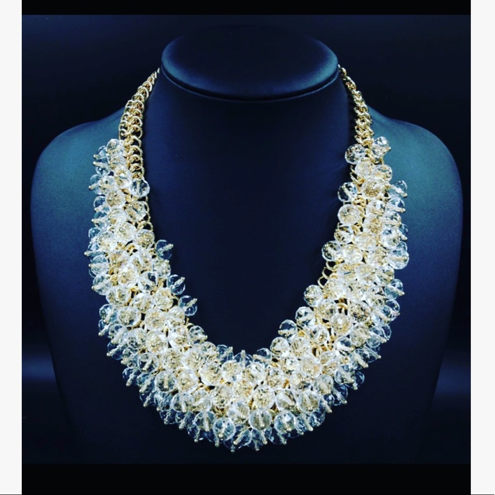 Gorgeous crystal statement necklace