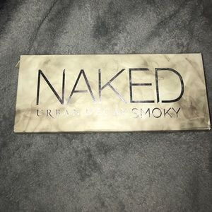 Naked Urban Decay Smoky!!