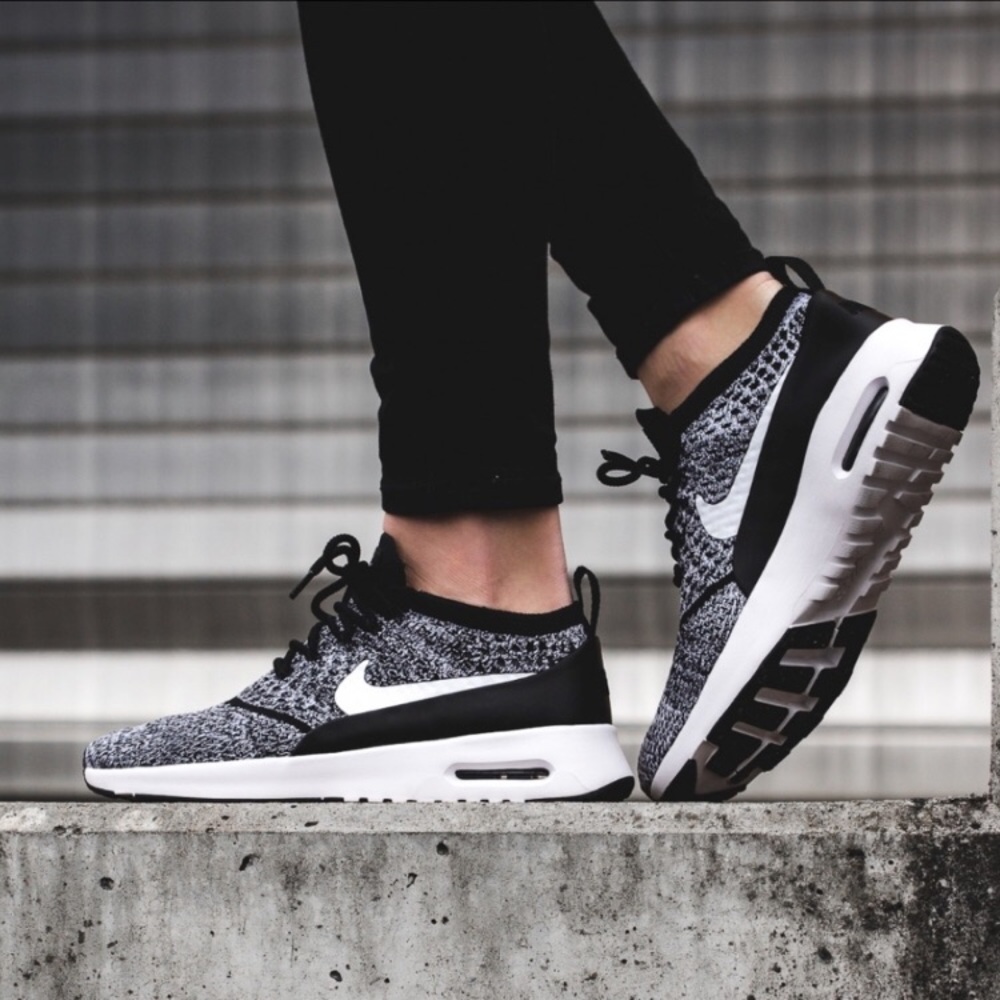 Nike Air Max Thea Flyknit Sneakers