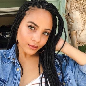 Meet your Posher, Maxine