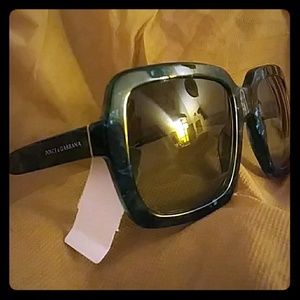 NWT Dolce & Gabbana sunglasses DG 4273 NWT Dolce & Gabbana sunglasses DG 4273