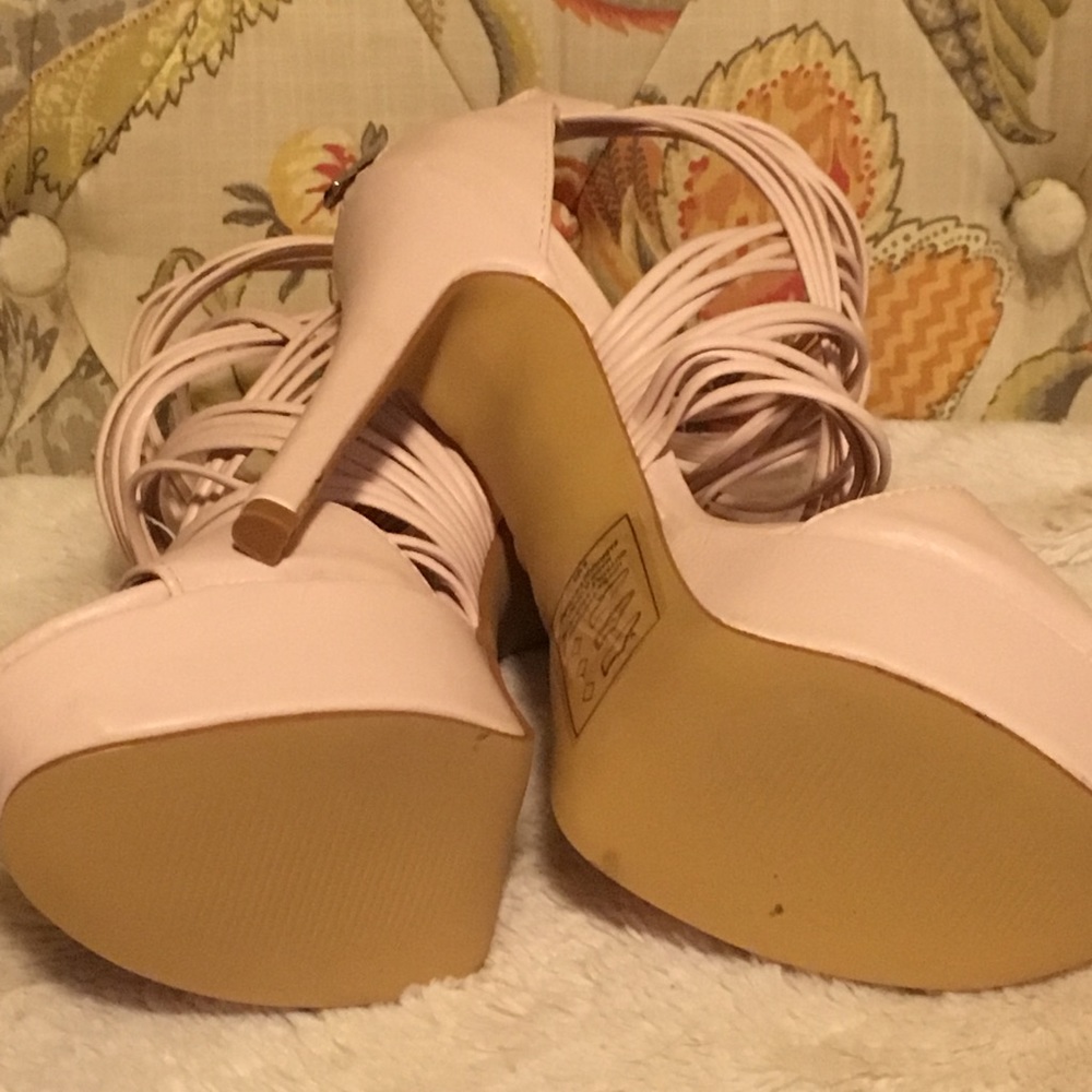 Shoe - Picture 3 of 4