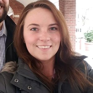 Meet your Posher, Caitlin