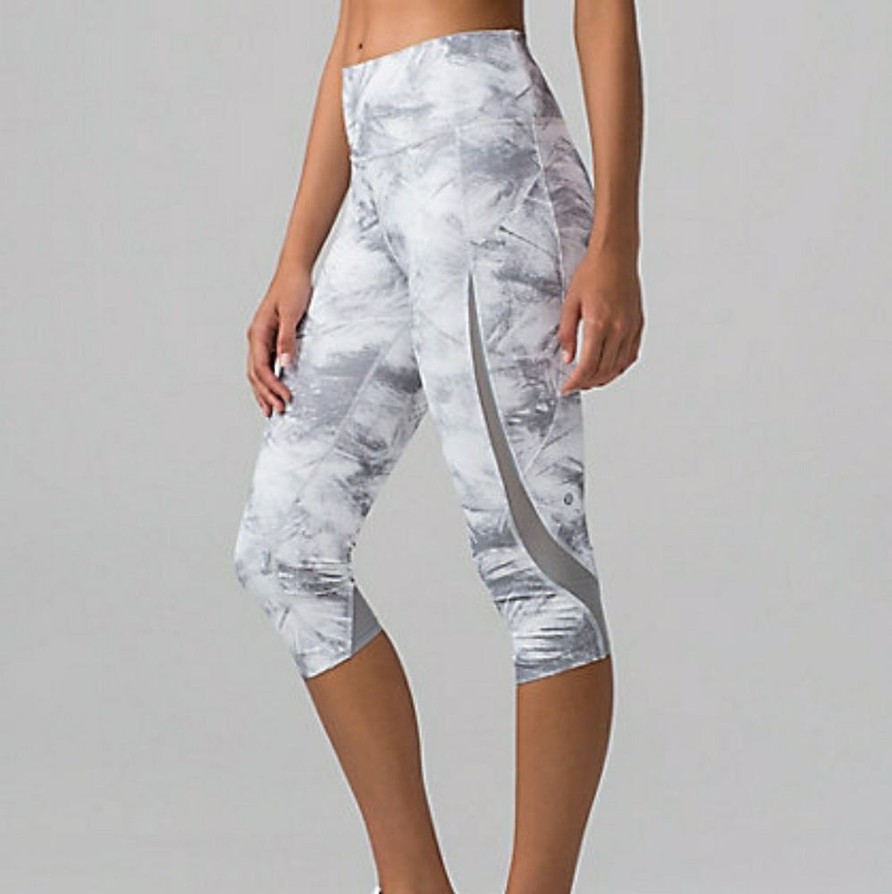 Lululemon breeze by pace perfect crops