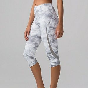 Lululemon breeze by pace perfect crops
