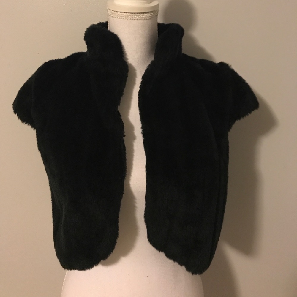 Black Faux Fur Vest Size:L