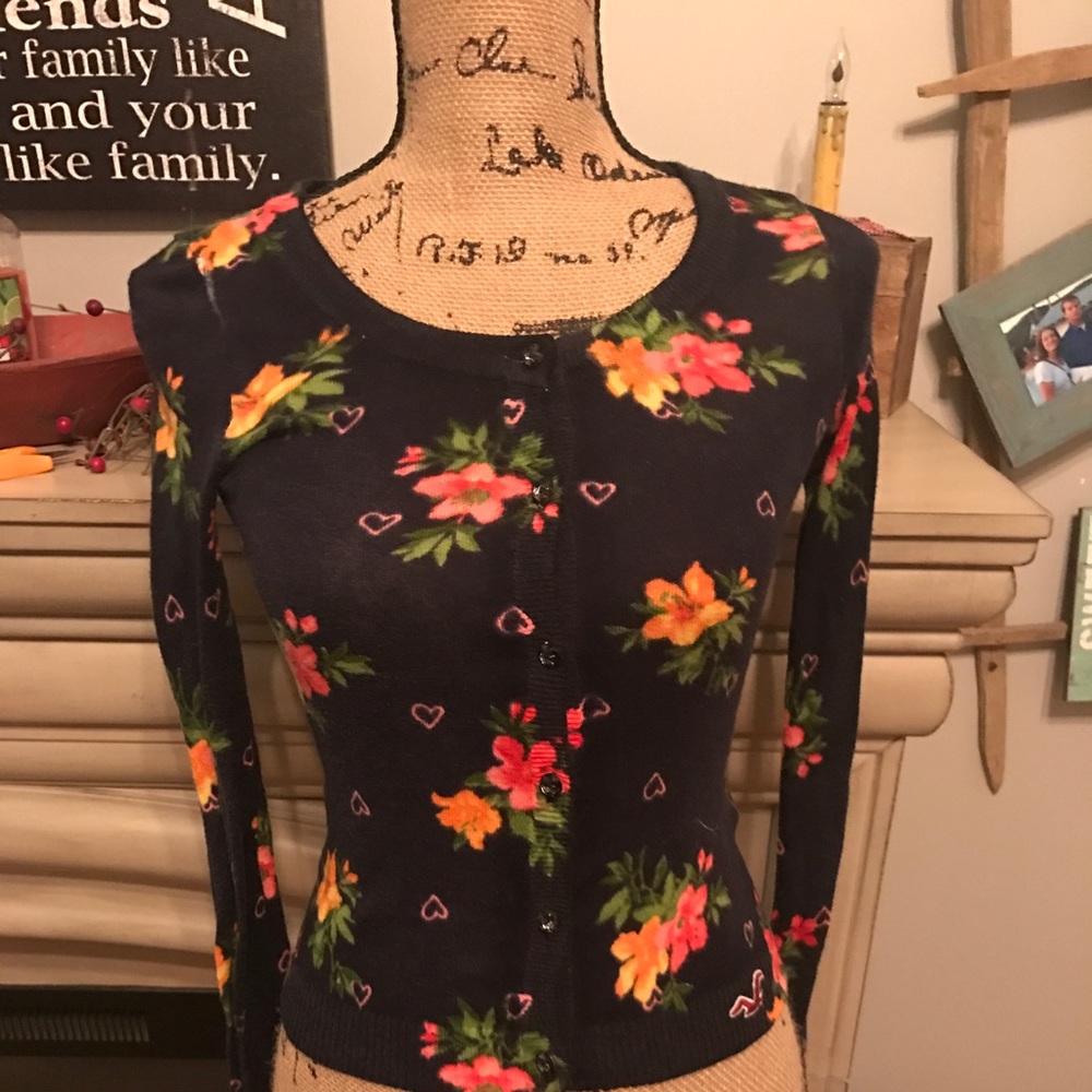 Hollister cardigan. Size xsmall