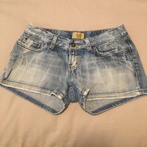 BKE Buckle women's light colored shorts size 27