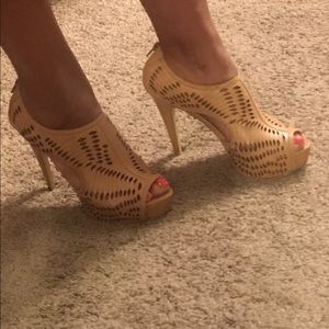Carlos by Carlos Santana beige heels/booties