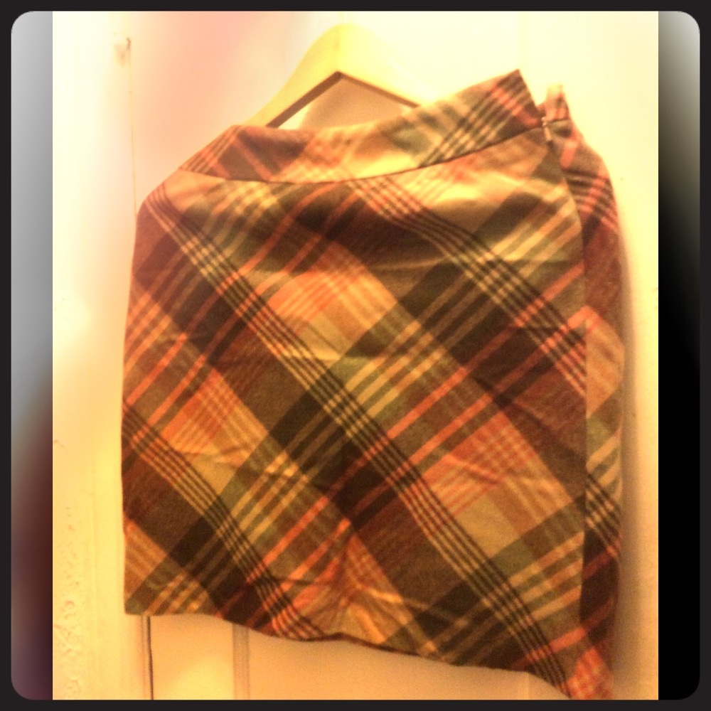 Beautiful plaid Loft skirt. Made In India