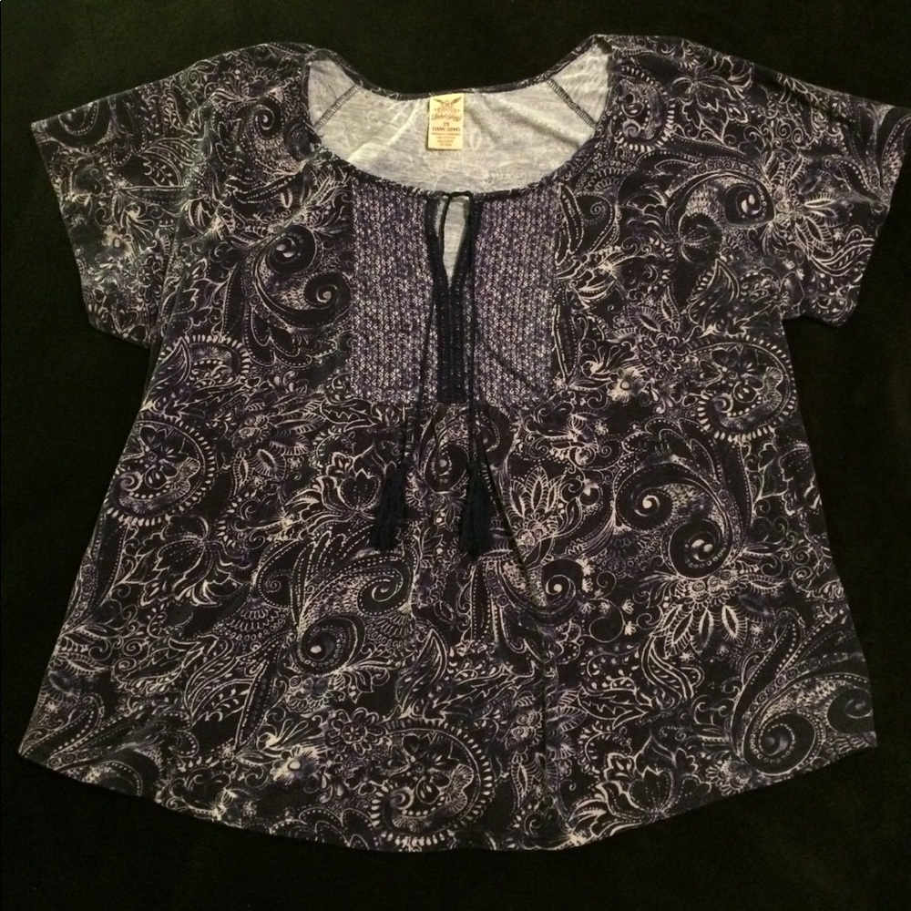 Short sleeve casual blouse with paisley print.