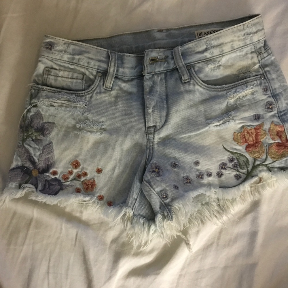 Blanknyc hiker embroidered jean shorts