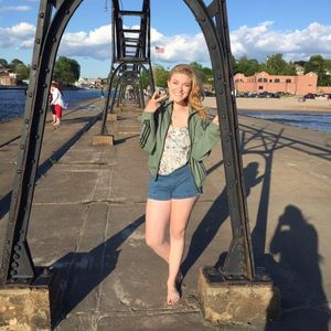 Meet your Posher, Danielle