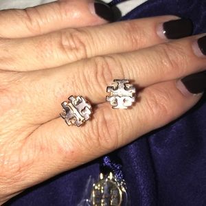 Tory Burch Logo stud earrings Rose Gold.