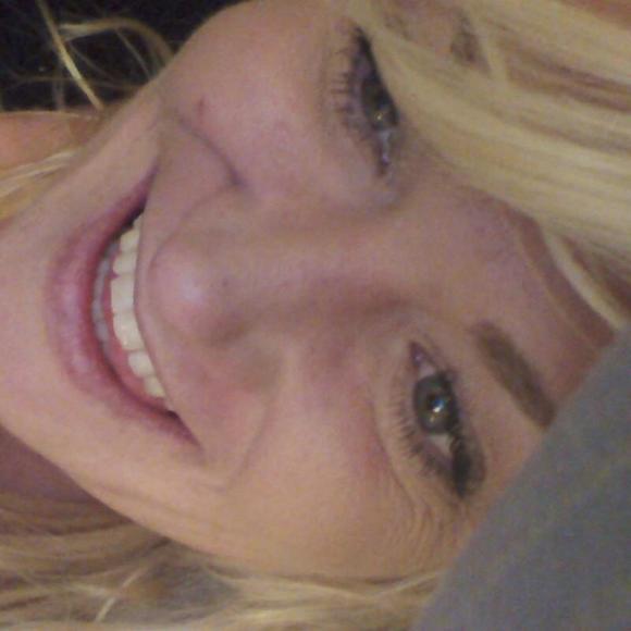 Meet your Posher, Lisa - Picture 1 of 1