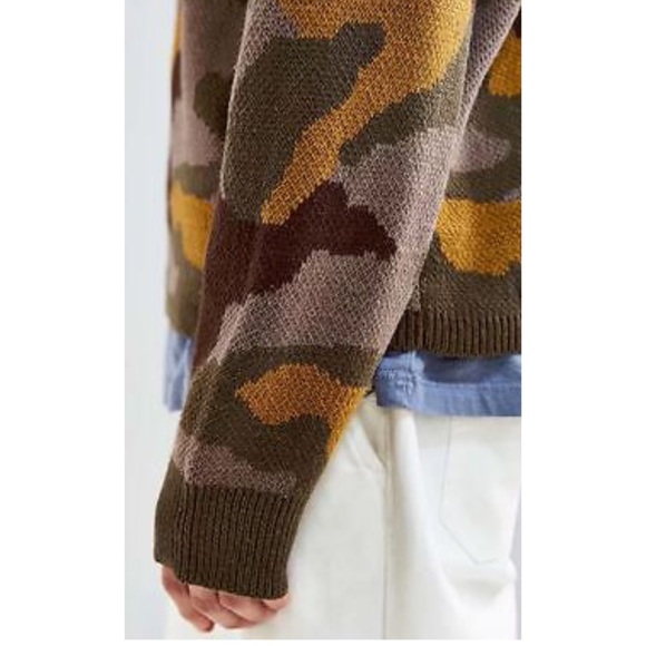 Urban Outfitters Camo Crew Neck Sweater Top New - Picture 3 of 8