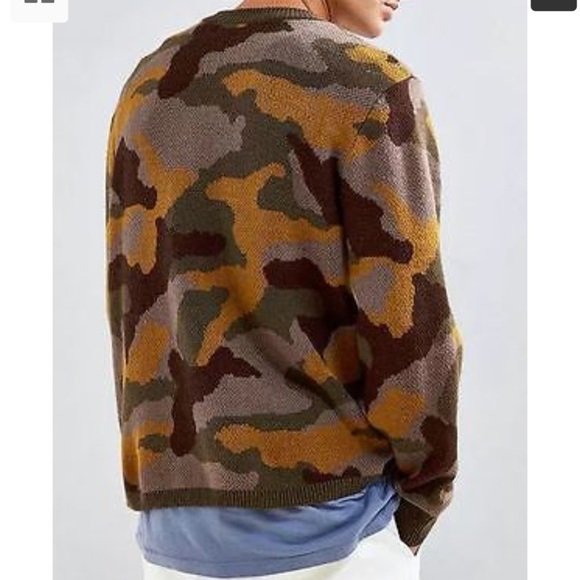 Urban Outfitters Camo Crew Neck Sweater Top New - Picture 4 of 8