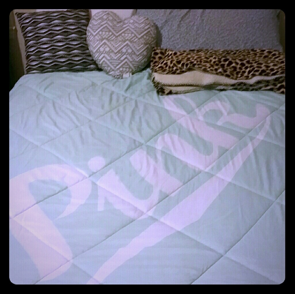 vs pink bedding