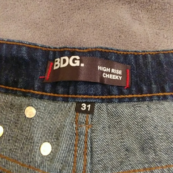 Shorts - Picture 2 of 3