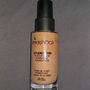 Smashbox studio skin foundation