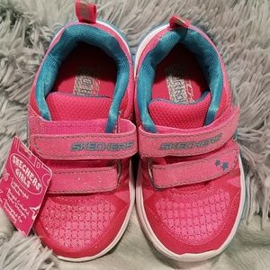 NWT Skechers Girls ortholite shoes, size 5