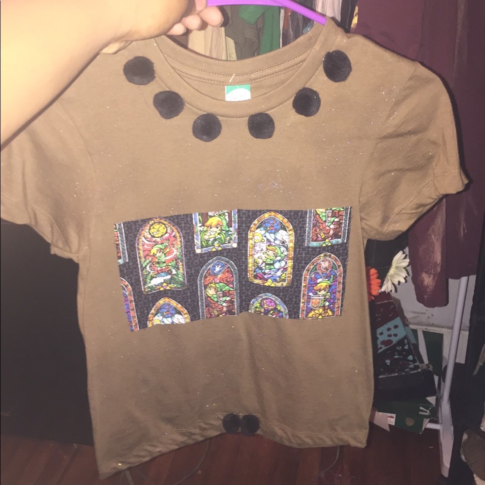 Graphic Pom Pom tee