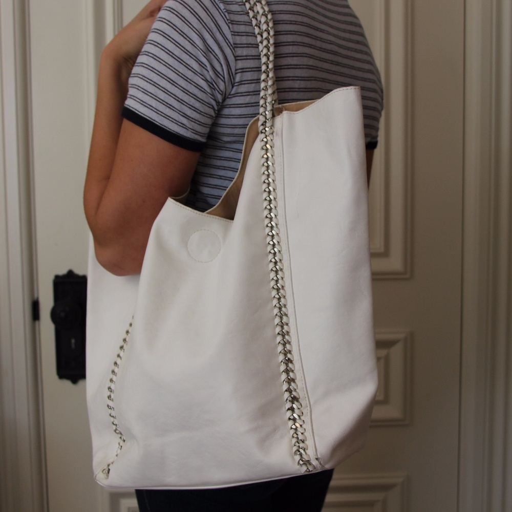 White Leather Bag with Chain detail